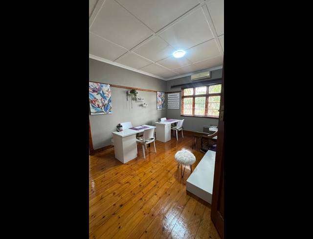 48M² BUSINESS TO LET IN SCOTTSVILLE